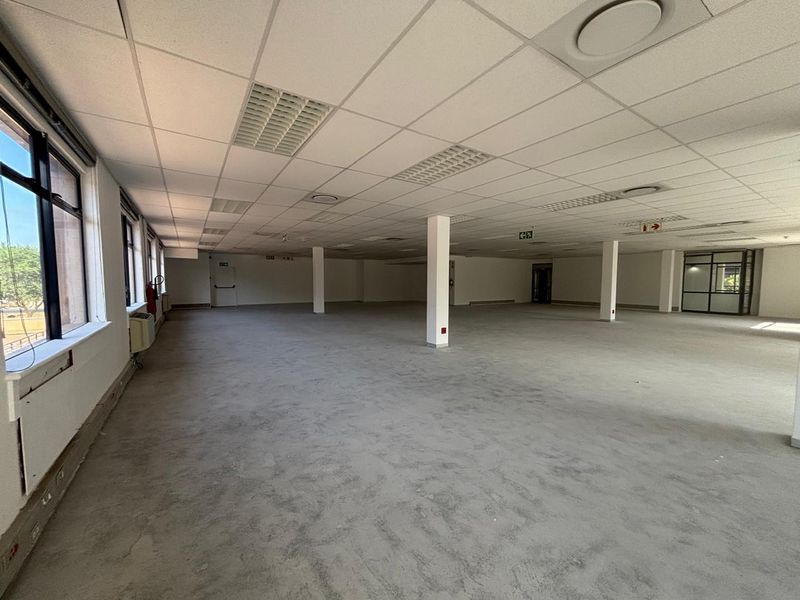 346 m2 First Floor Office with Views – Plattekloof Office Park - Photo 9