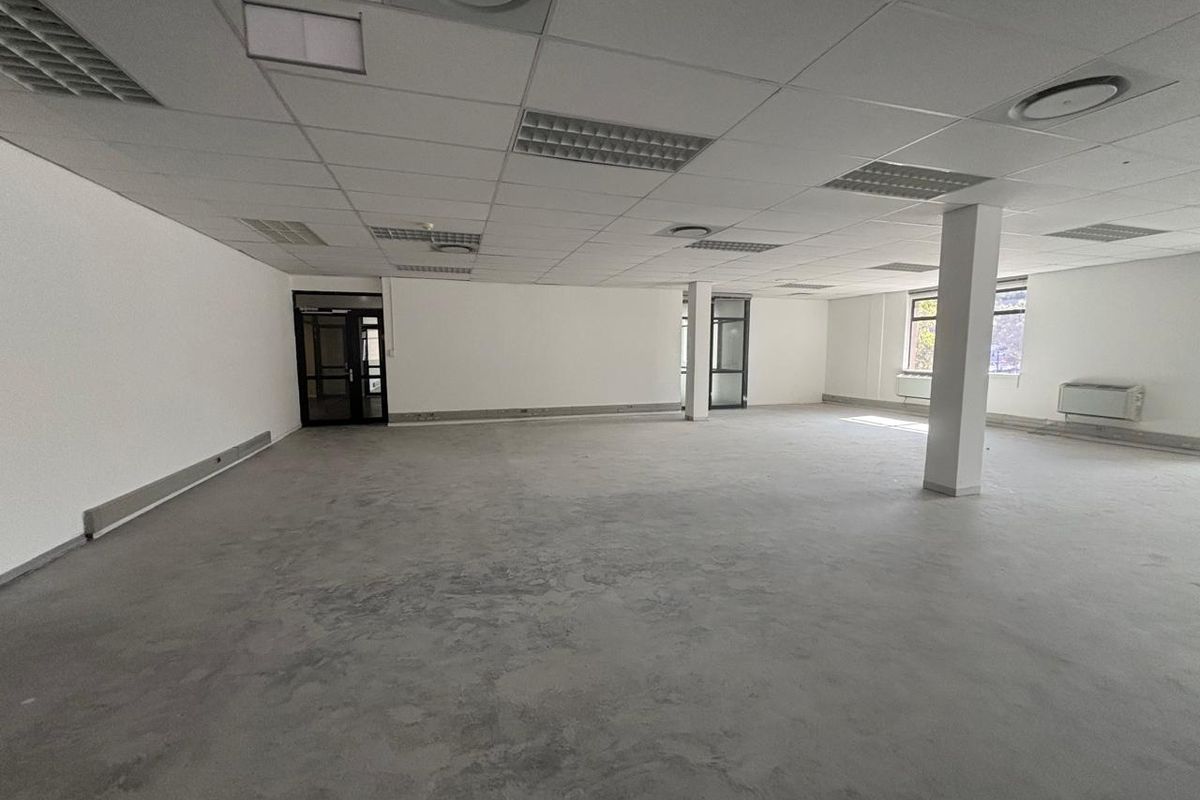 346 m2 First Floor Office with Views – Plattekloof Office Park - Photo 3