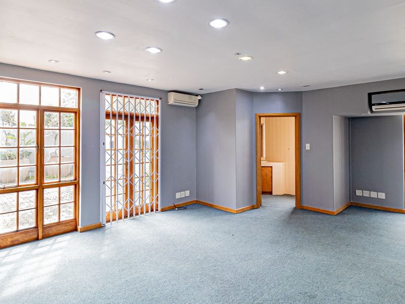 Freehold Freestanding Offices Available To Purchase Or Rent. - Photo 5