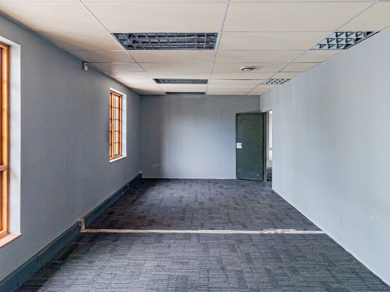 Freehold Freestanding Offices Available To Purchase Or Rent. - Photo 7