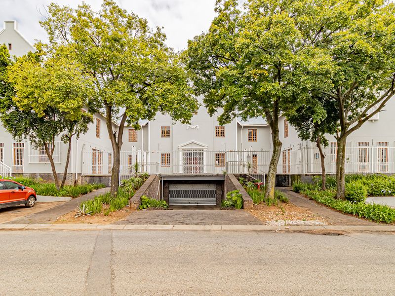 Freehold Freestanding Offices Available To Purchase Or Rent. - Photo 2