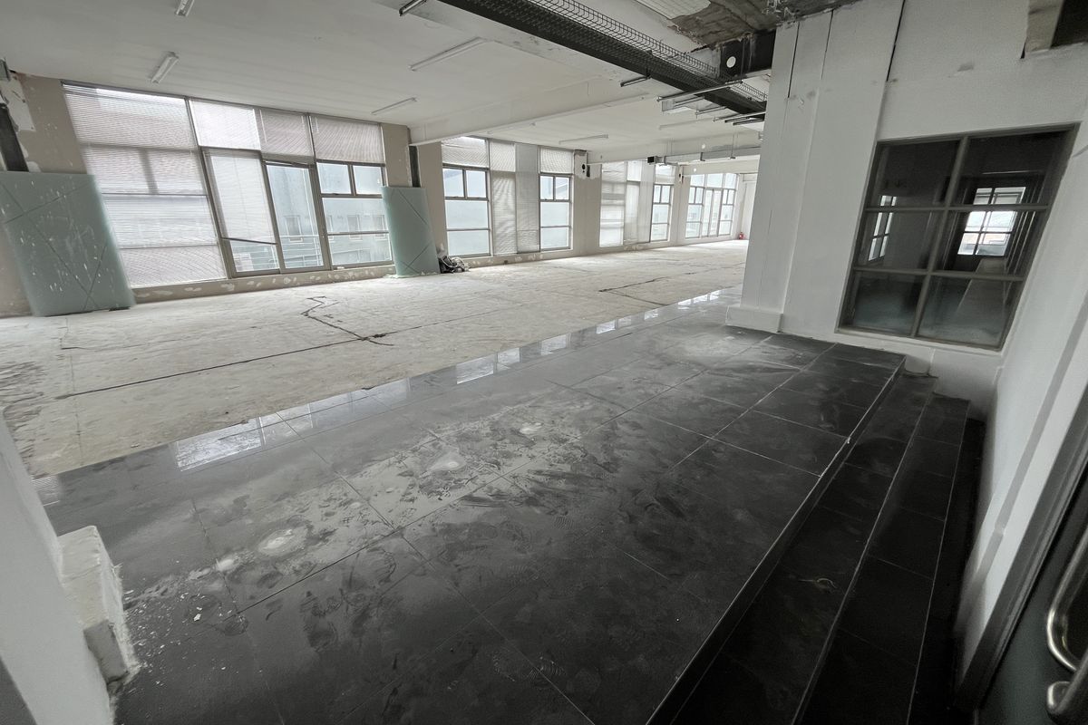 Expansive Light-Filled Office. Versatile Workspace at Upper Eastside, Woodstock. - Photo 5