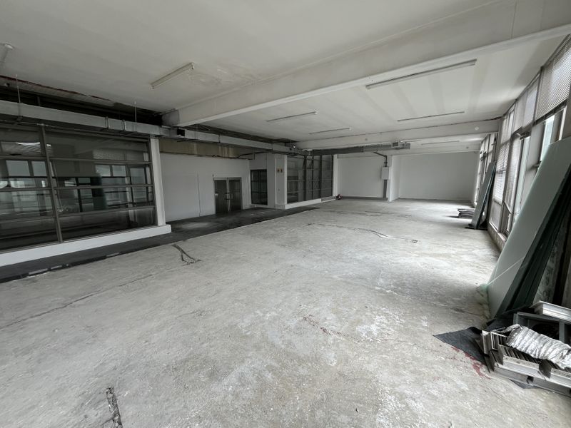 Expansive Light-Filled Office. Versatile Workspace at Upper Eastside, Woodstock. - Photo 8