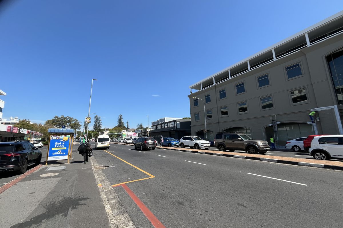 Premium 3rd Floor Office with Wrap-Around Balcony & Iconic Views. 200 On Main, Claremont. - Photo 3
