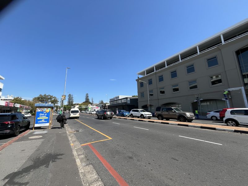 Premium 3rd Floor Office with Wrap-Around Balcony & Iconic Views. 200 On Main, Claremont. - Photo 3