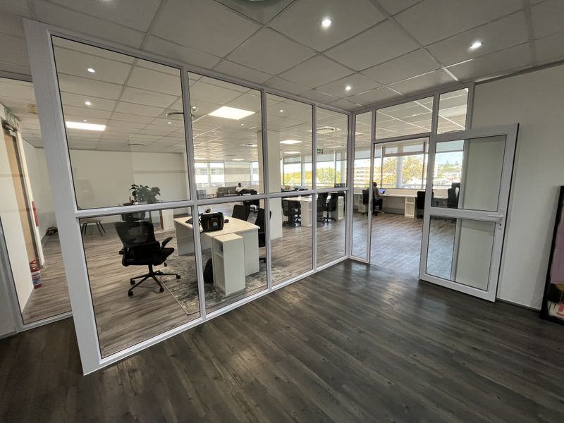 Premium 3rd Floor Office with Wrap-Around Balcony & Iconic Views. 200 On Main, Claremont. - Photo 10