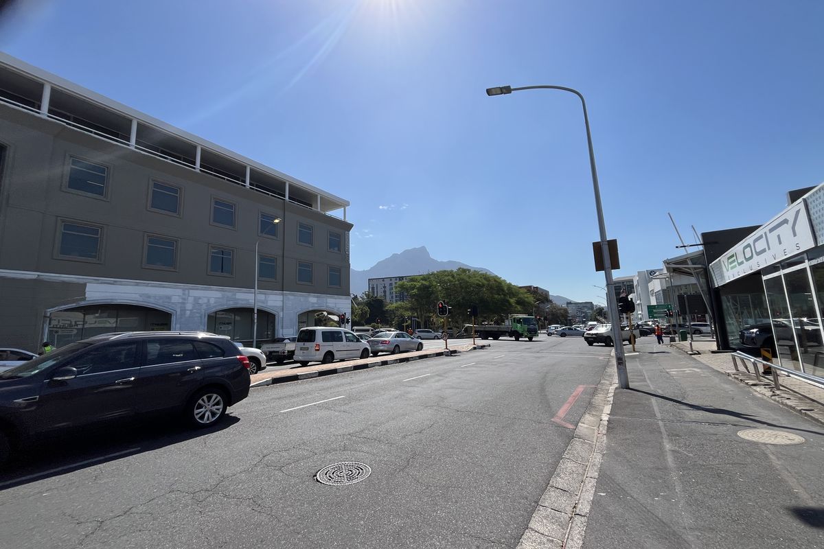 Premium 3rd Floor Office with Wrap-Around Balcony & Iconic Views. 200 On Main, Claremont. - Photo 4