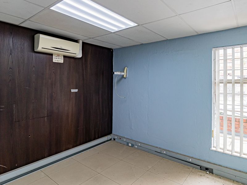 Freestanding Freehold Well Maintained Building For Sale / To Let. - Photo 9