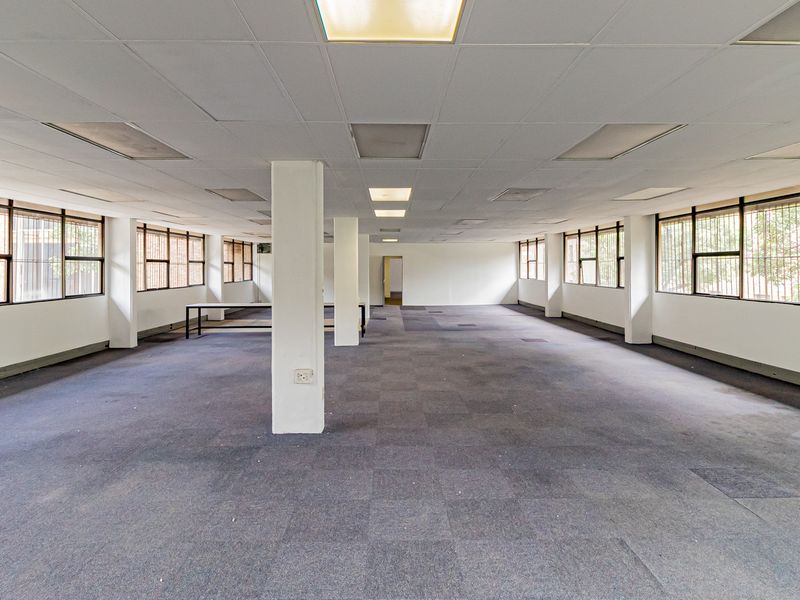 Freestanding Freehold Well Maintained Building For Sale / To Let. - Photo 7