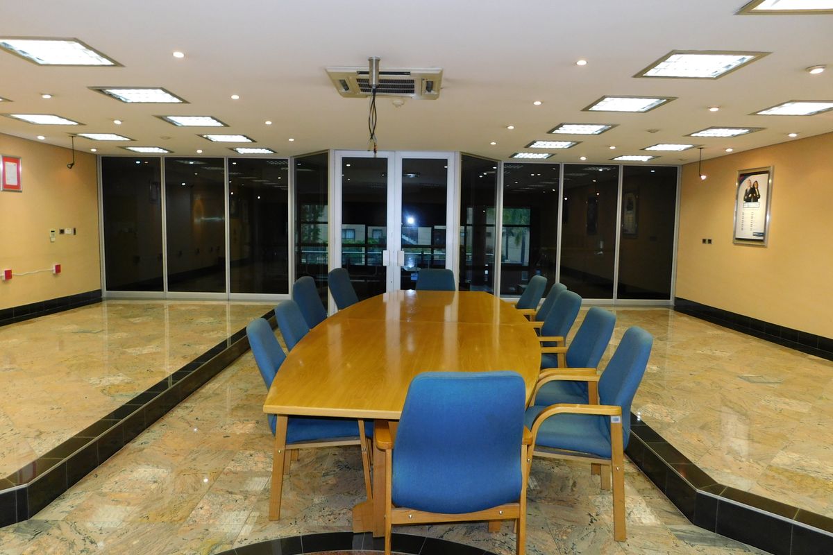 Rarely Found Versatile Commercial Property For The Larger Business. - Photo 3