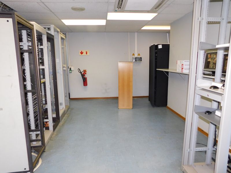 Rarely Found Versatile Commercial Property For The Larger Business. - Photo 10