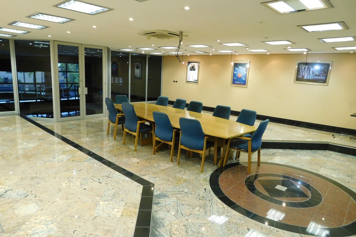 Seldom Found Flexible Workspace For The Larger Business. - Photo 4