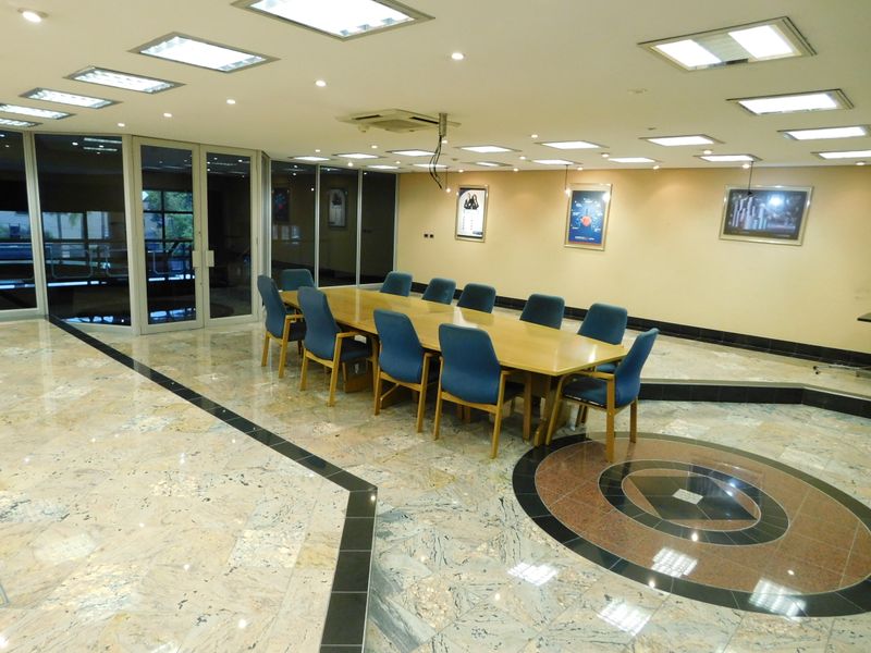 Seldom Found Flexible Workspace For The Larger Business. - Photo 4