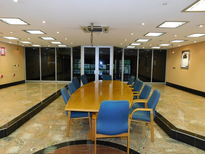 Seldom Found Flexible Workspace For The Larger Business. - Photo 3