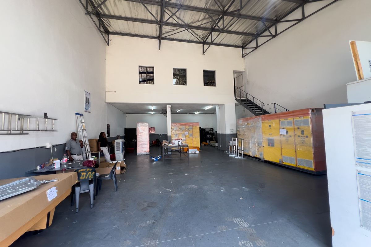 285 SQ.M OFFICE AND WAREHOUSE TO LET - Photo 5