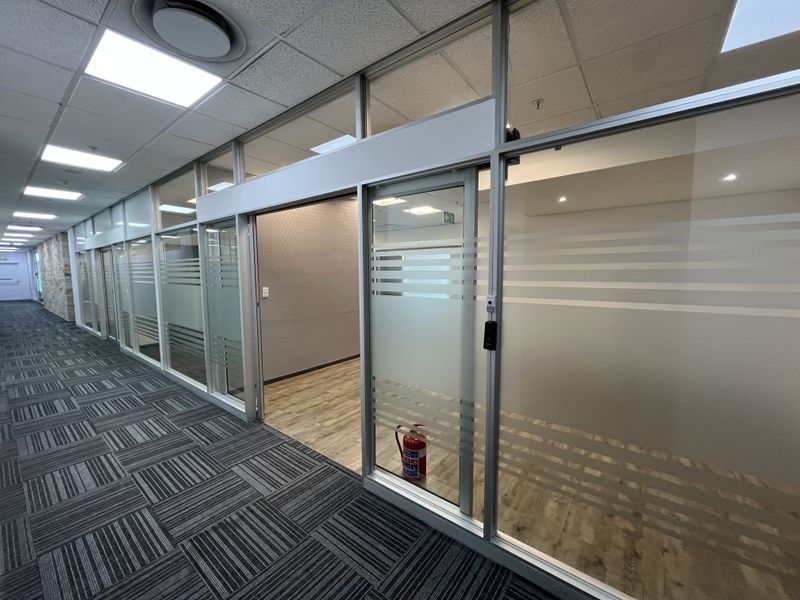 Elevated Corporate Office with Panoramic Views. Convention Tower, Foreshore. - Photo 2