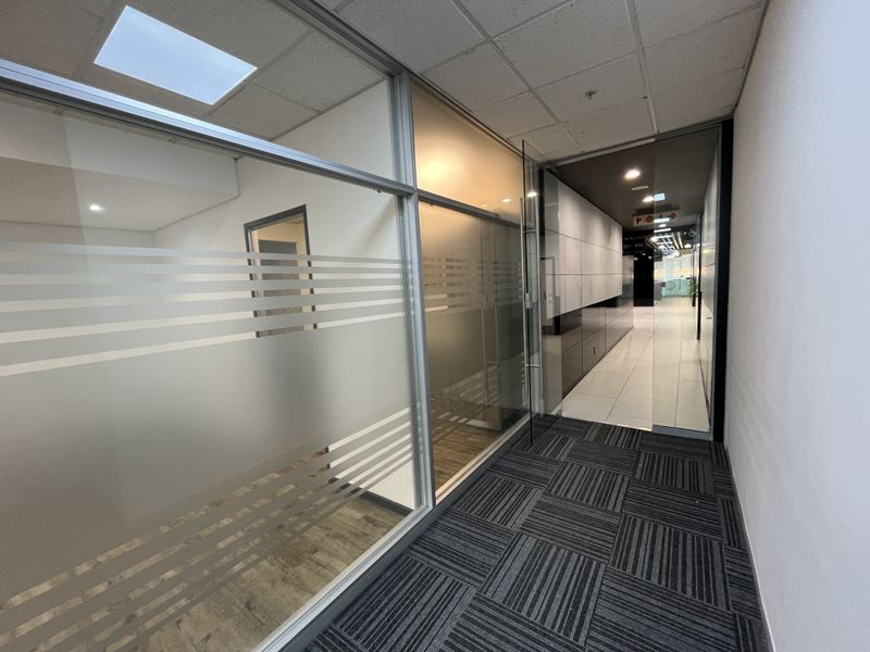 Elevated Corporate Office with Panoramic Views. Convention Tower, Foreshore. - Photo 3