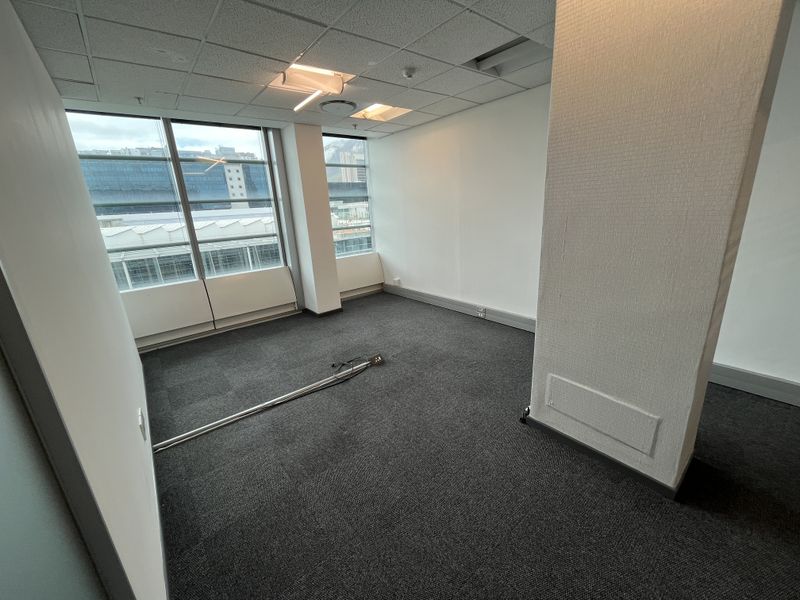Elevated Corporate Office with Panoramic Views. Convention Tower, Foreshore. - Photo 6
