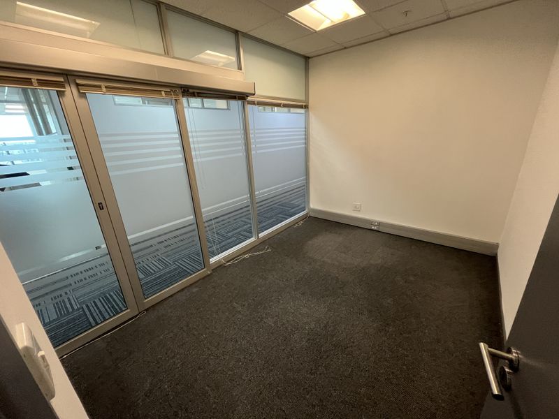 Elevated Corporate Office with Panoramic Views. Convention Tower, Foreshore. - Photo 4