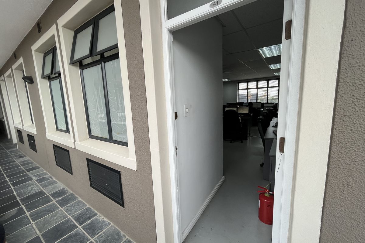 Dual-unit Office in Milennium Business Park, Century City - Photo 4