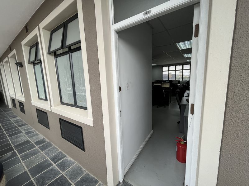 Dual-unit Office in Milennium Business Park, Century City - Photo 4