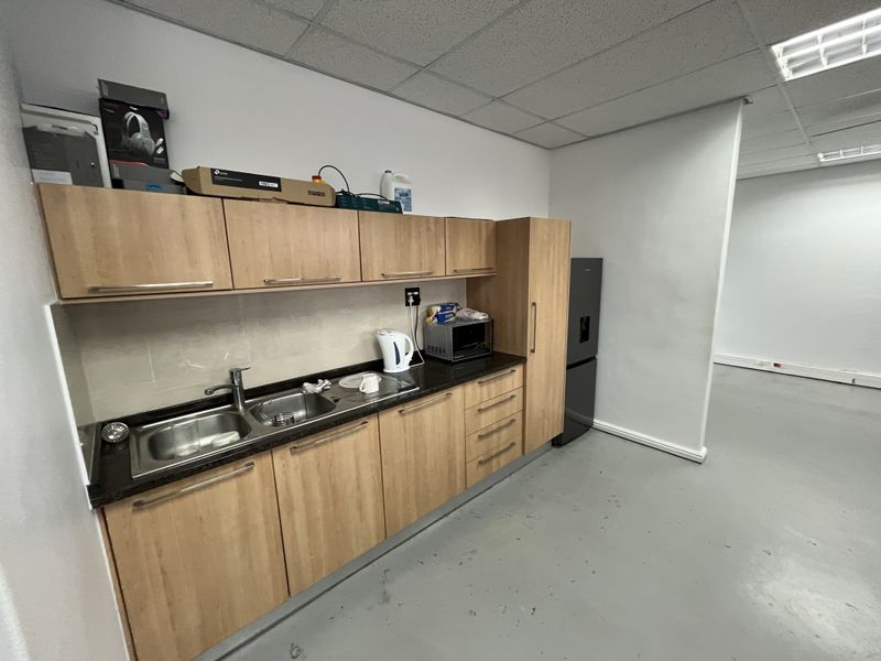 Dual-unit Office in Milennium Business Park, Century City - Photo 7