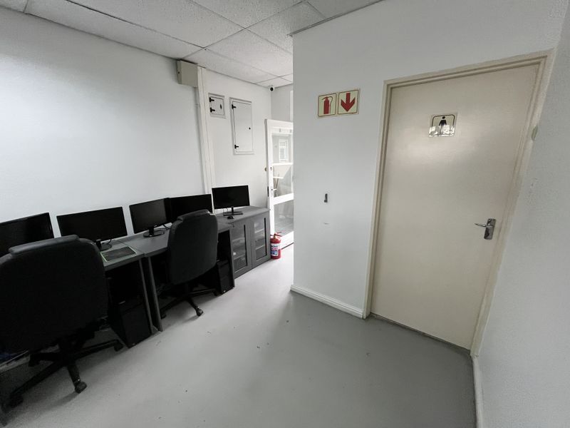 Dual-unit Office in Milennium Business Park, Century City - Photo 6