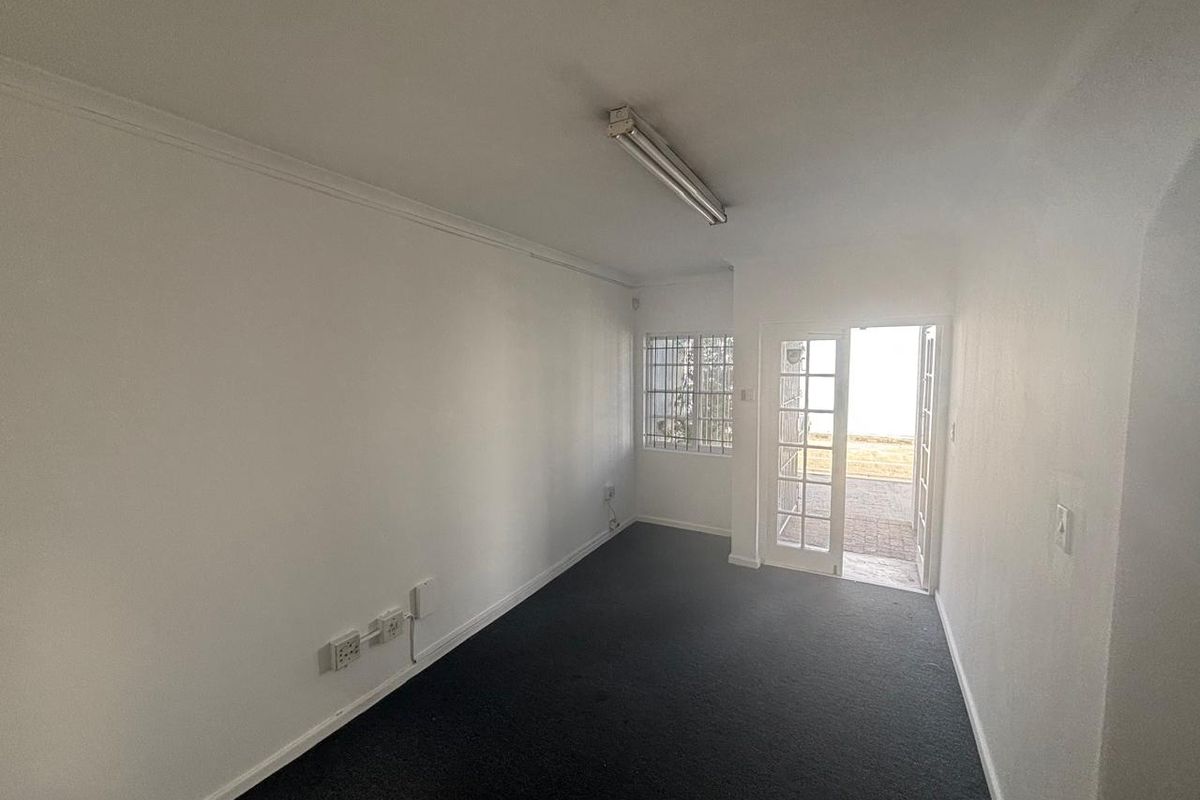 Secure 194m2 Warehouse To Let in Ruco Park – Airport Industria - Photo 3