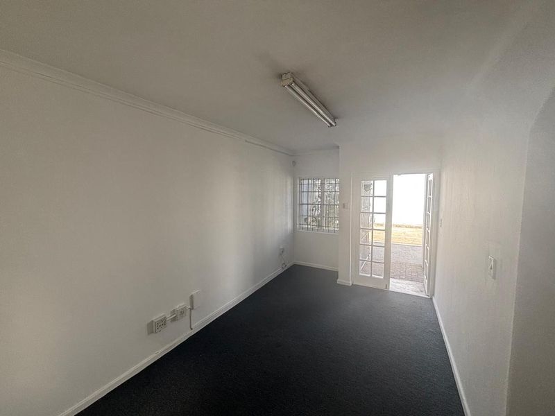 Secure 194m2 Warehouse To Let in Ruco Park – Airport Industria - Photo 3