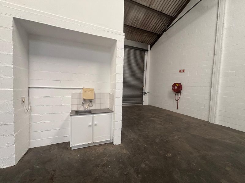 Secure 194m2 Warehouse To Let in Ruco Park – Airport Industria - Photo 9