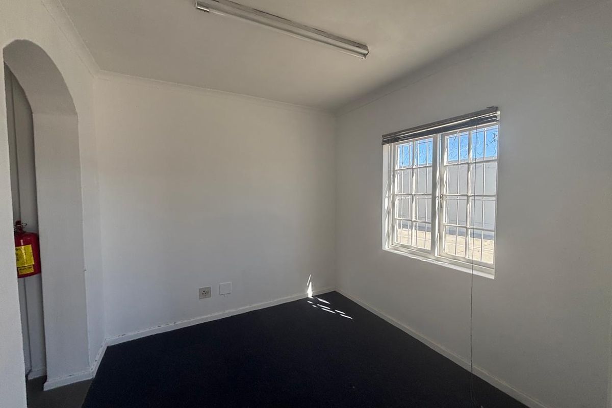 Prime 204m2 Industrial Unit – Ruco Park, Airport Industria - Photo 3
