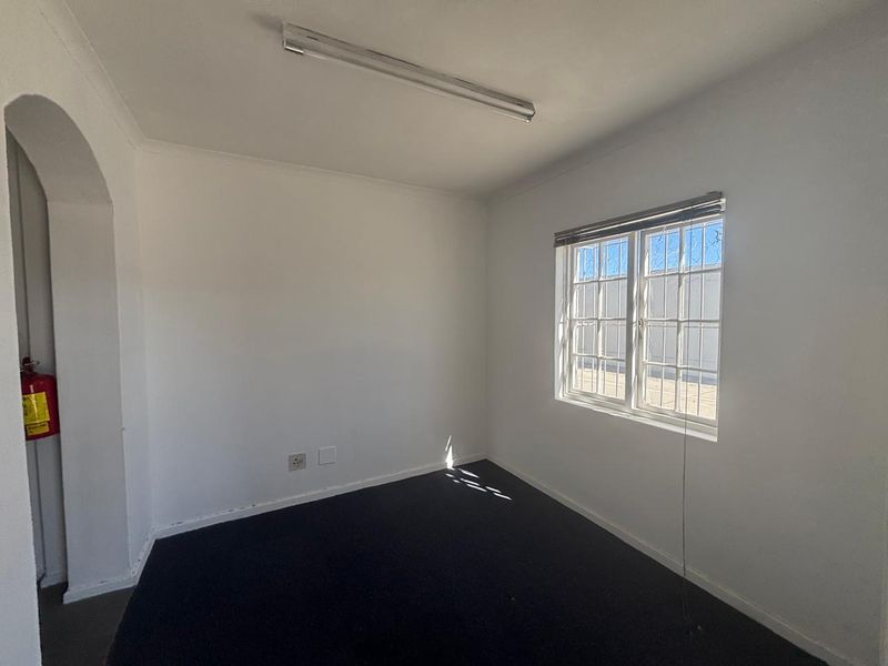 Prime 204m2 Industrial Unit – Ruco Park, Airport Industria - Photo 3
