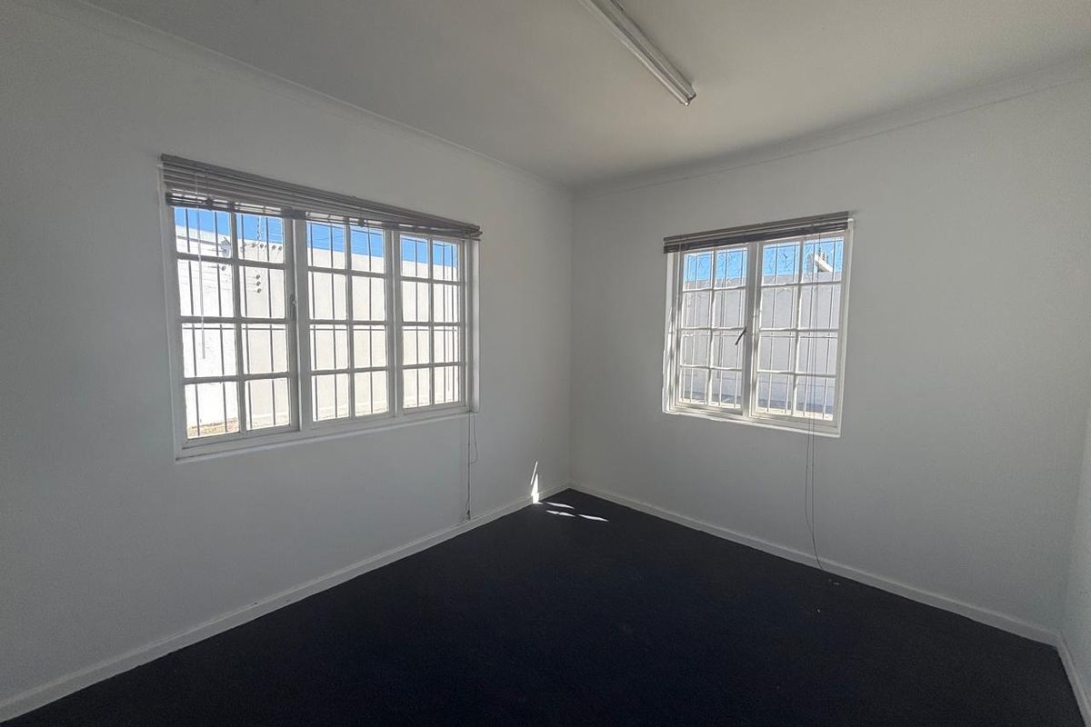 Prime 204m2 Industrial Unit – Ruco Park, Airport Industria - Photo 4