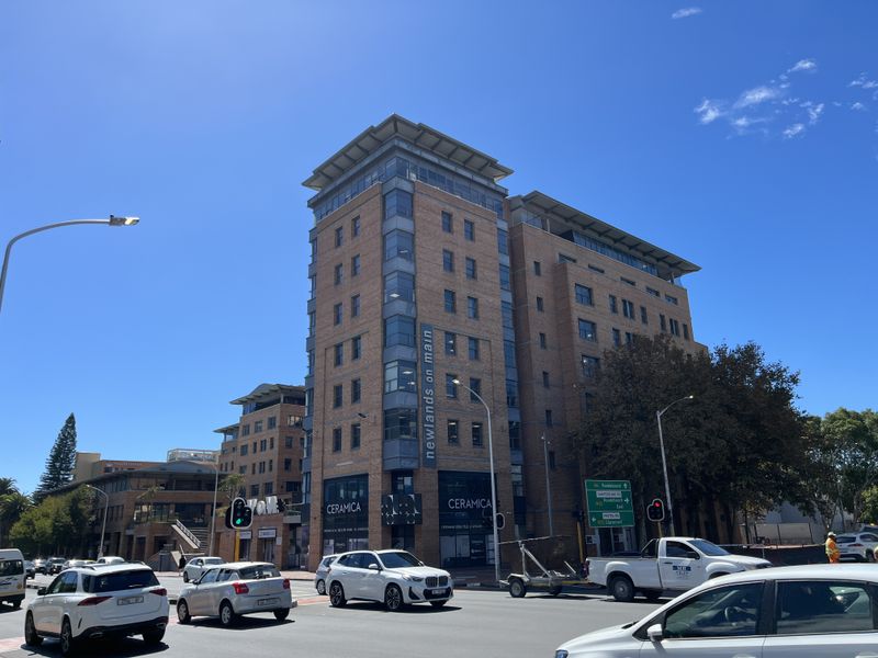 Premium Turnkey Office with Table Mountain Views, Newlands on Main. - Photo 2