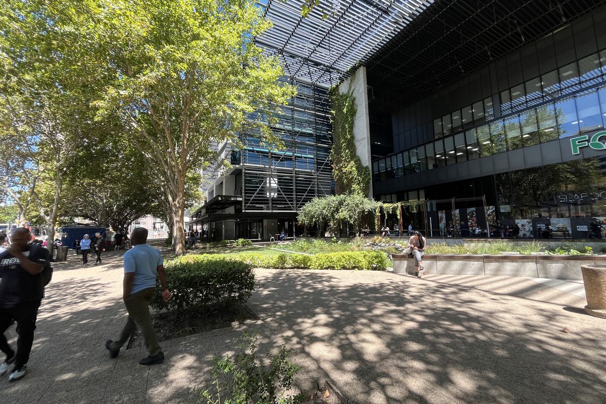 Elevated Corner Office with Iconic Views at The Towers, Cape Town Centre. - Photo 4