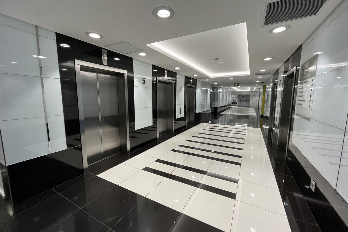 Elevated Corner Office with Iconic Views at The Towers, Cape Town Centre. - Photo 5