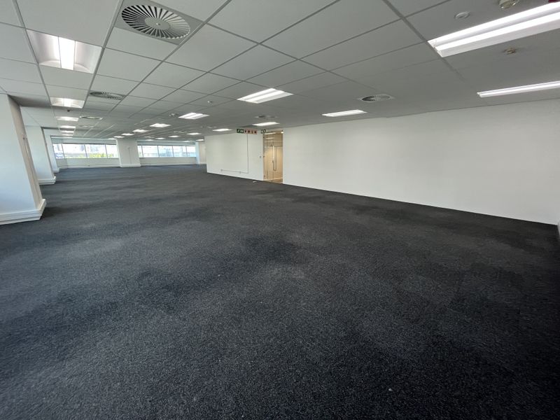 Elevated Corner Office with Iconic Views at The Towers, Cape Town Centre. - Photo 10