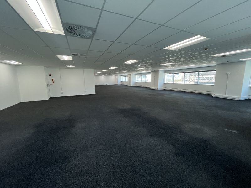 Elevated Corner Office with Iconic Views at The Towers, Cape Town Centre. - Photo 7