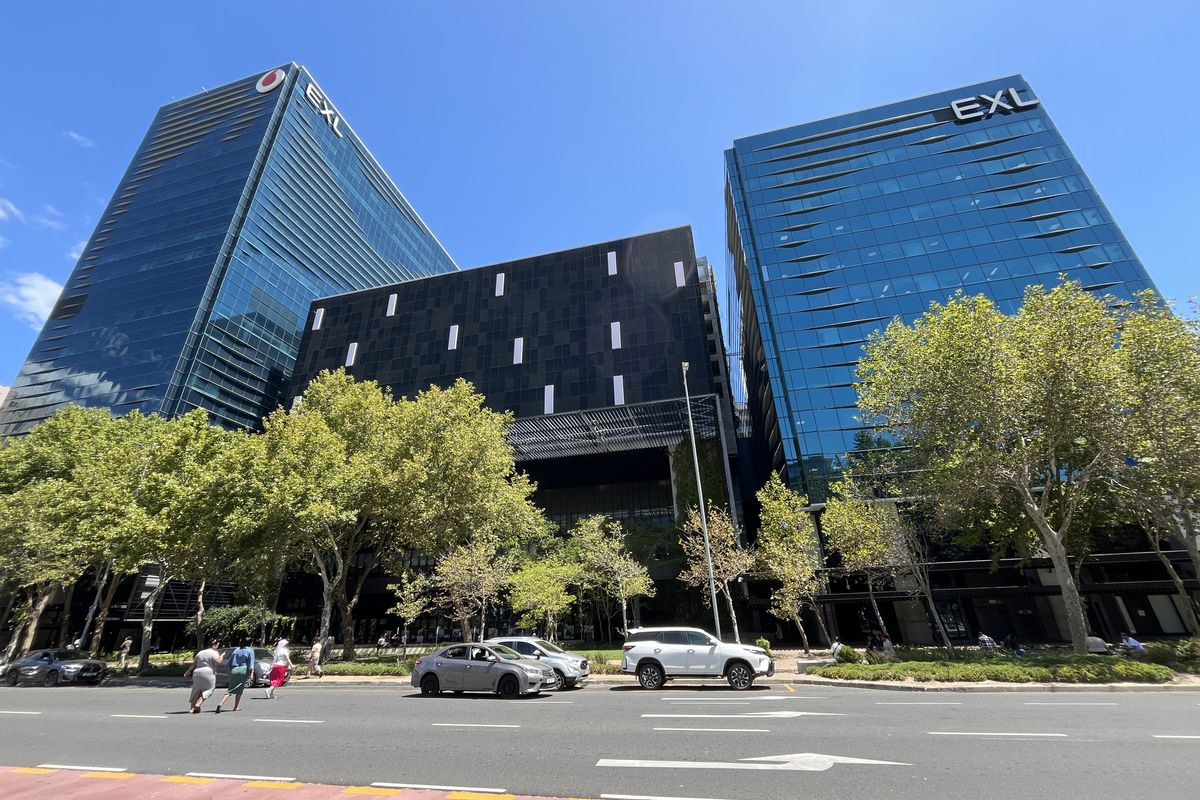 Elevated Corner Office with Iconic Views at The Towers, Cape Town Centre. - Photo 3