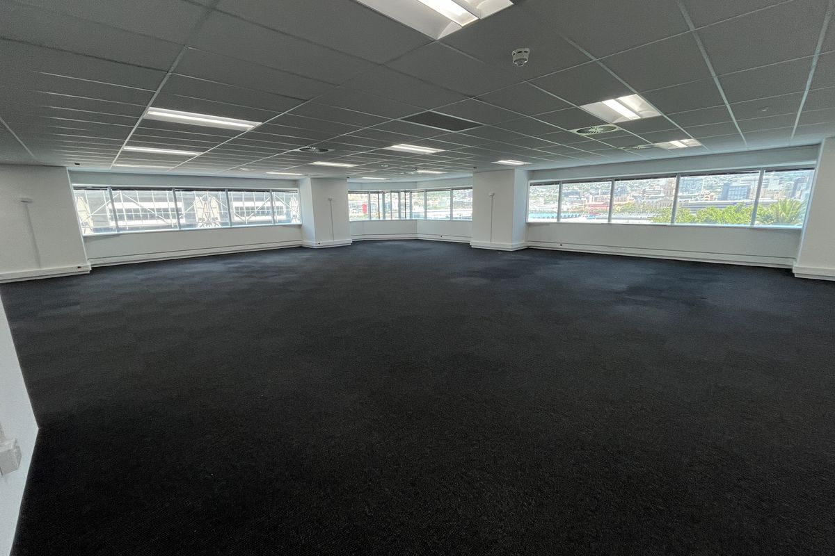 Elevated Corner Office with Iconic Views at The Towers, Cape Town Centre. - Photo 2