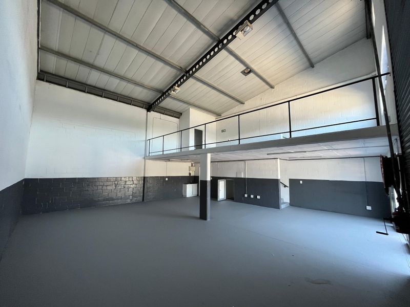 High-Exposure Warehouse & Showroom in Established Spearhead Business Park - Photo 4