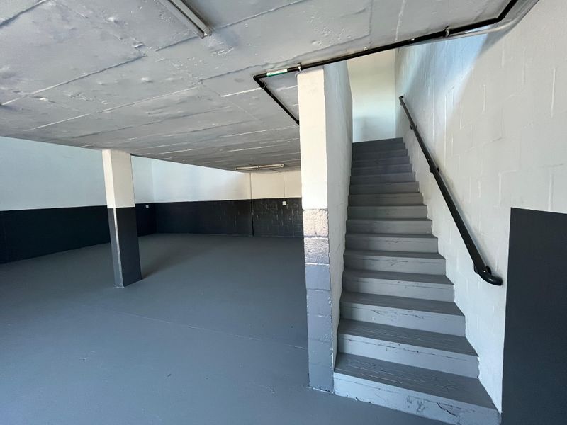 High-Exposure Warehouse & Showroom in Established Spearhead Business Park - Photo 8