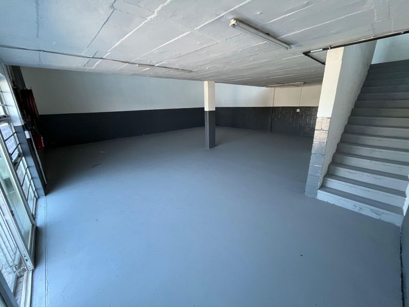 High-Exposure Warehouse & Showroom in Established Spearhead Business Park - Photo 3