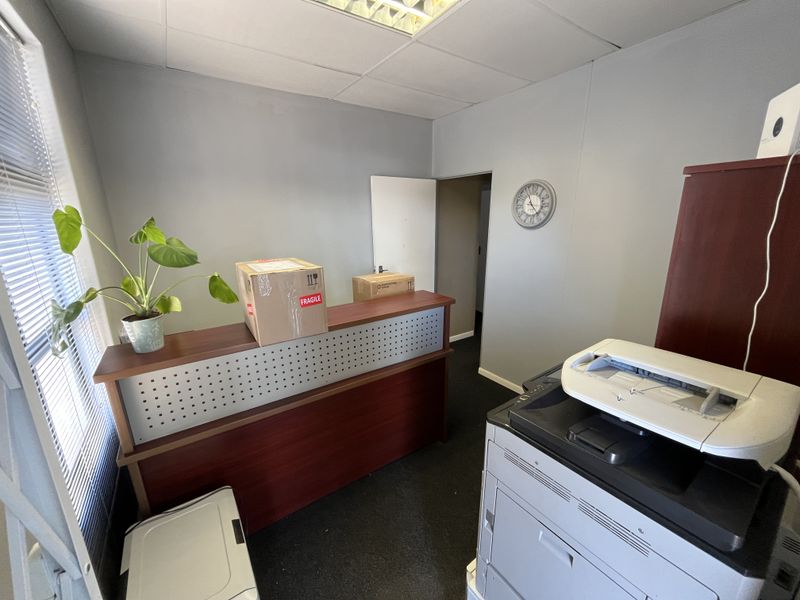 Flexible Office & Storage Unit in Platinum Junction. Secure Montague Gardens Address. - Photo 5