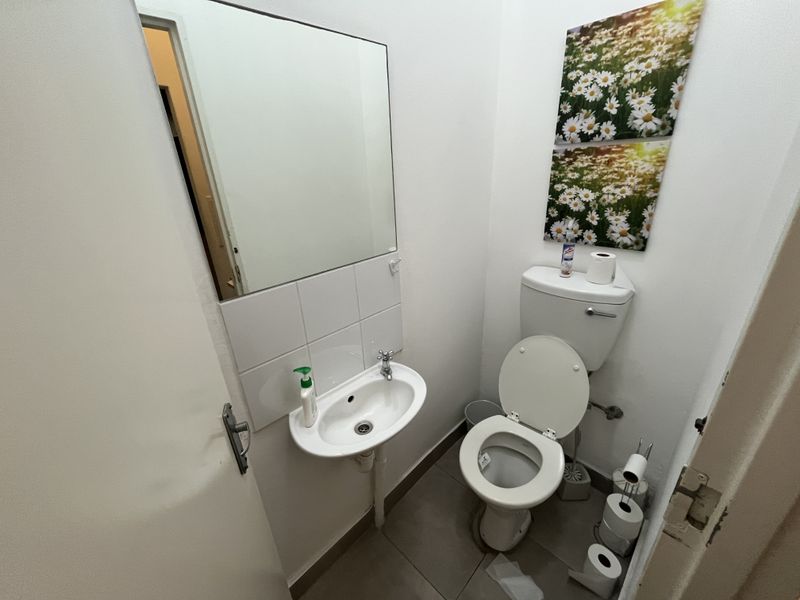 Flexible Office & Storage Unit in Platinum Junction. Secure Montague Gardens Address. - Photo 10