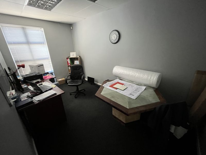 Flexible Office & Storage Unit in Platinum Junction. Secure Montague Gardens Address. - Photo 8