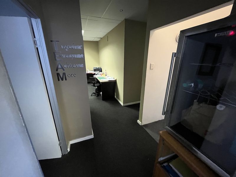 Flexible Office & Storage Unit in Platinum Junction. Secure Montague Gardens Address. - Photo 7