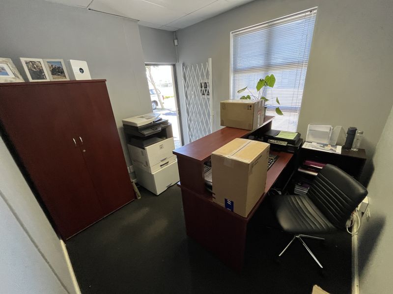 Flexible Office & Storage Unit in Platinum Junction. Secure Montague Gardens Address. - Photo 6