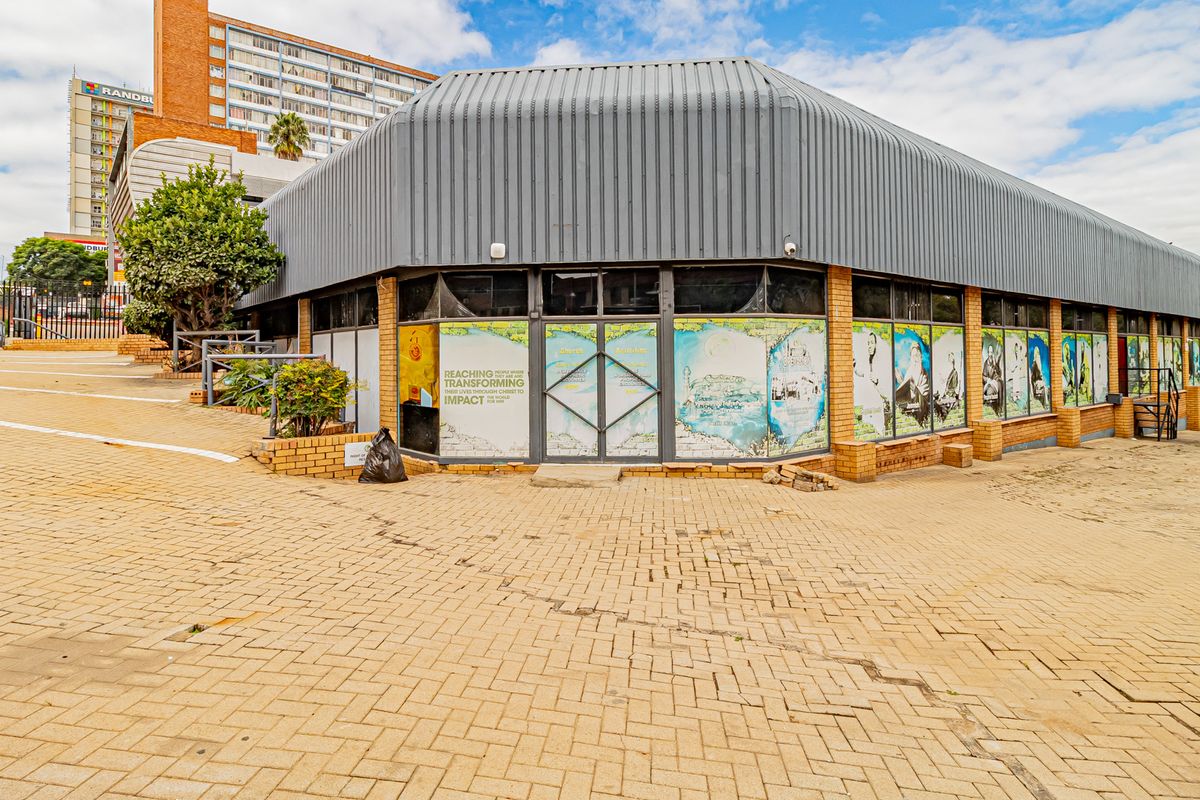 Warehouse / Retail Outlet / Showroom For Sale / To Let In Ferndale. - Photo 4