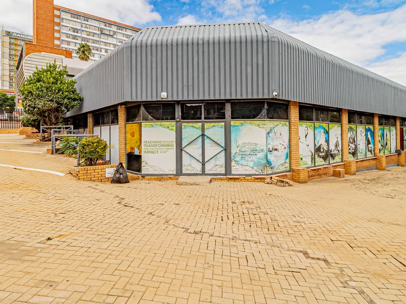 Warehouse / Retail Outlet / Showroom For Sale / To Let In Ferndale. - Photo 4